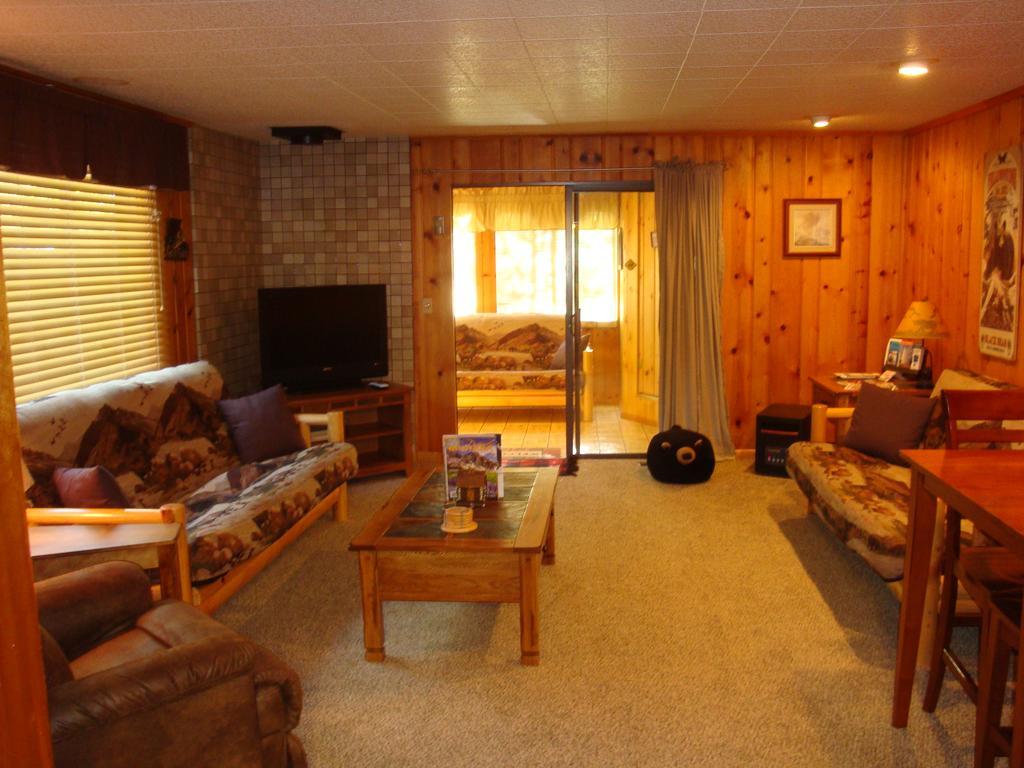 Yellowstone Wildlife Cabins West Yellowstone Ngoại thất bức ảnh