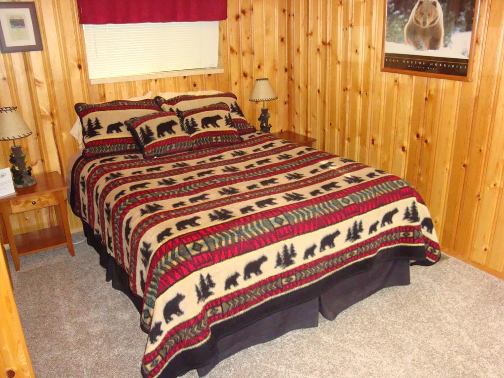Yellowstone Wildlife Cabins West Yellowstone Ngoại thất bức ảnh