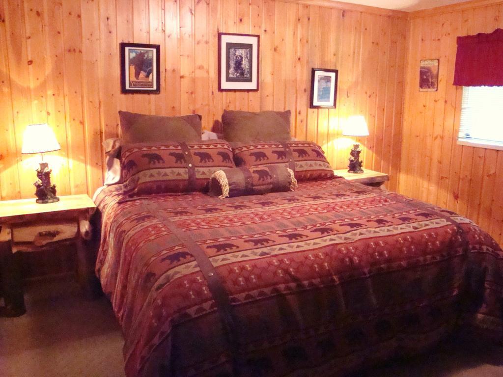 Yellowstone Wildlife Cabins West Yellowstone Ngoại thất bức ảnh