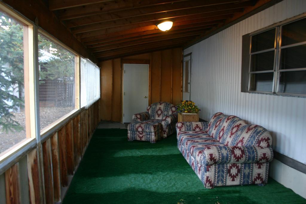 Yellowstone Wildlife Cabins West Yellowstone Ngoại thất bức ảnh