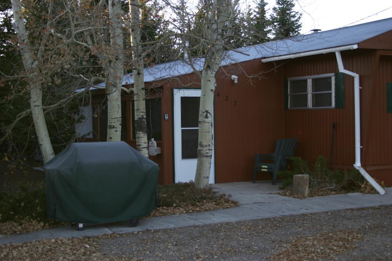 Yellowstone Wildlife Cabins West Yellowstone Ngoại thất bức ảnh